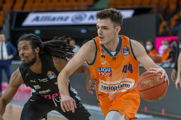 以男子10 以男子10